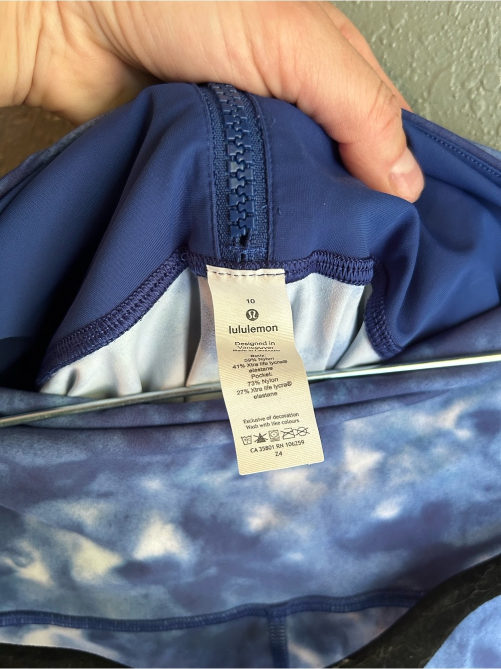 Lululemon Run with the Waves Crop 21" Speckle Spray Dye Blue Multi - Picture 5 of 5